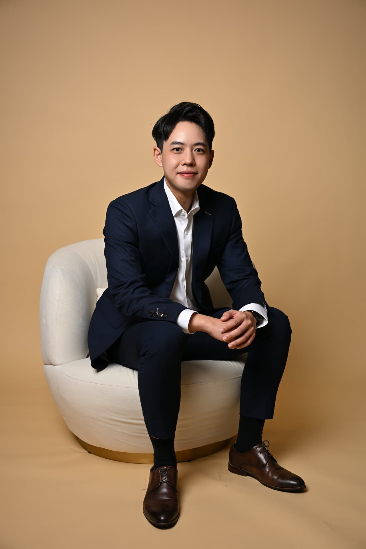 Portrait of Jason, a financial consultant based in Singapore